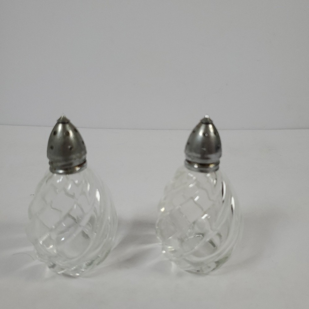 Vintage  Mid‎ Century Swirl Twist Pattern Glass Salt and Pepper Shakers